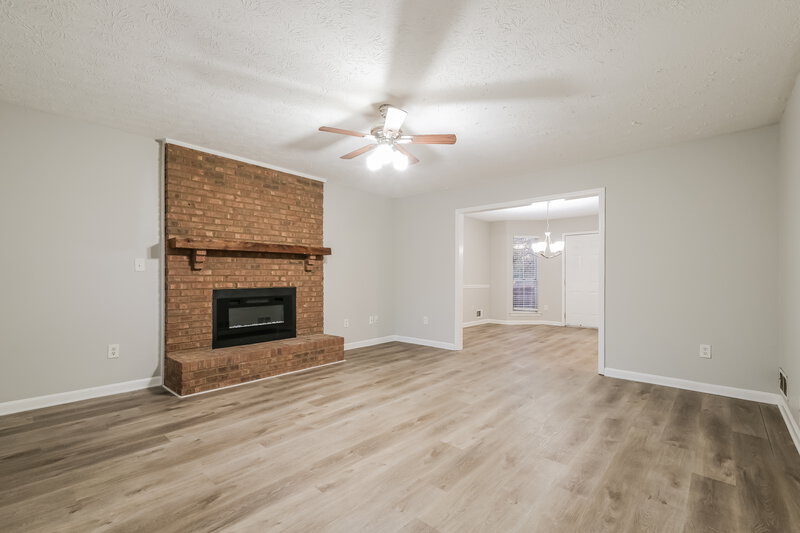 1,900/Mo, 2812 Country Farms Ct Snellville, GA 30039 Living Room View 2