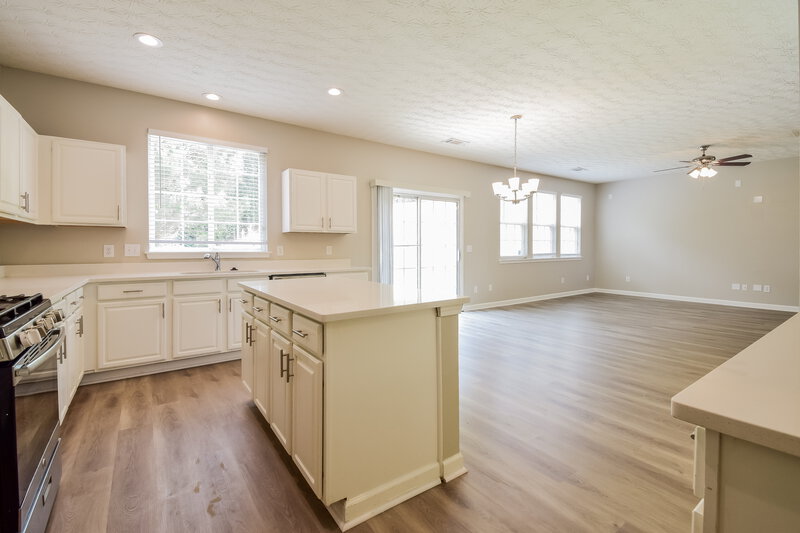 2,150/Mo, 2010 Valley Creek Dr Lithia Springs, GA 30122 Kitchen View
