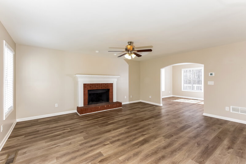 2,690/Mo, 185 Overlook Dr Covington, GA 30016 Living Room View