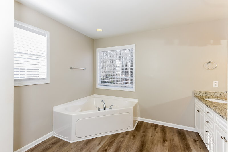 2,690/Mo, 185 Overlook Dr Covington, GA 30016 Main Bathroom View