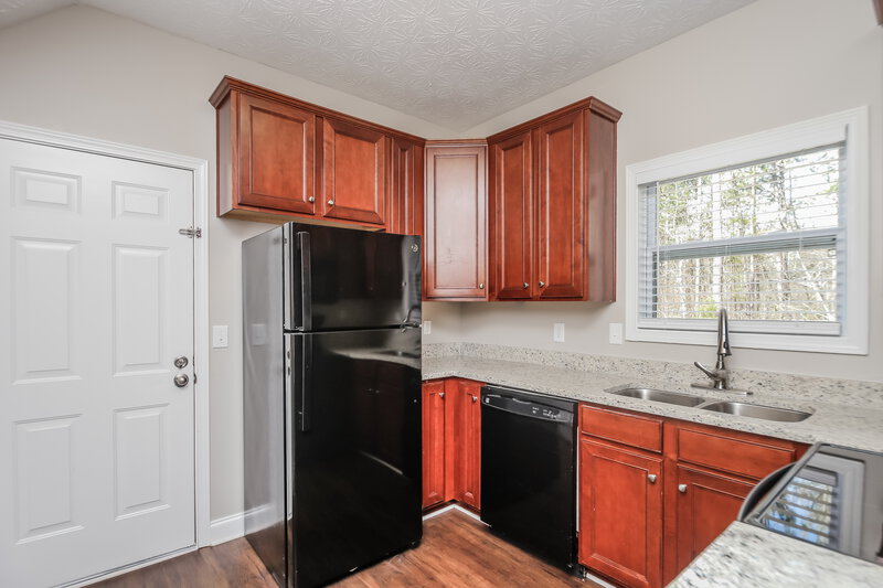 2,650/Mo, 82 Westridge Cir Dallas, GA 30132 Kitchen View 2