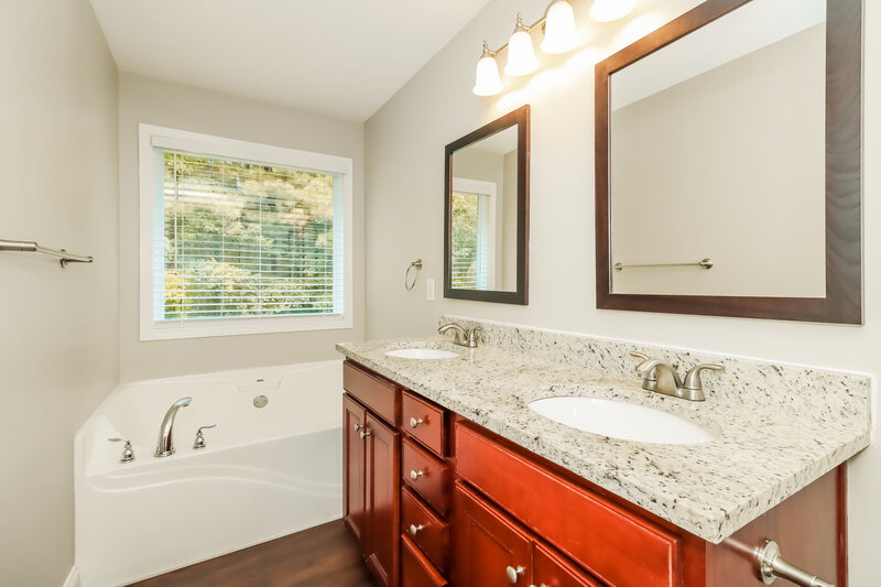 1,905/Mo, 82 Westridge Cir Dallas, GA 30132 Main Bathroom View