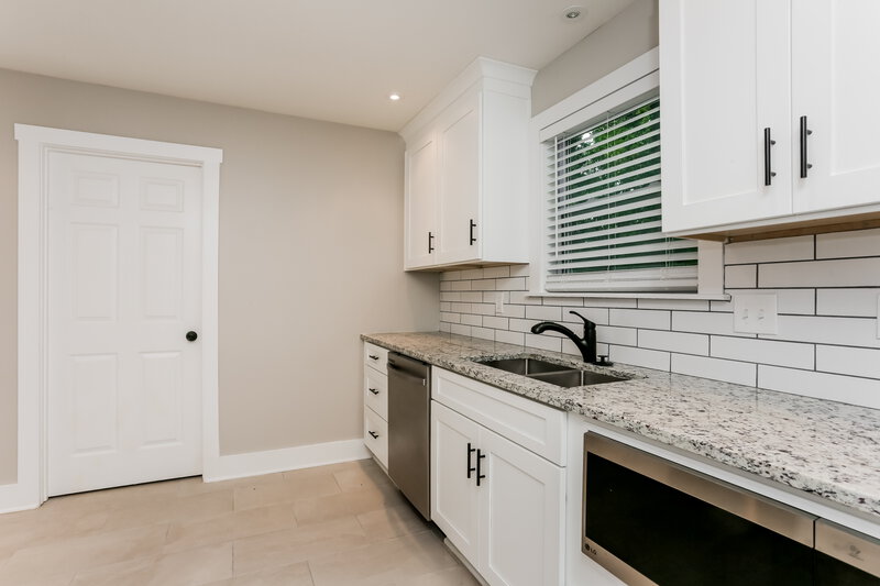 3,010/Mo, 2661 Deerfield Cir Marietta, GA 30064 Kitchen View