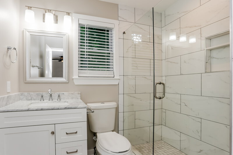 3,010/Mo, 2661 Deerfield Cir Marietta, GA 30064 Main Bathroom View