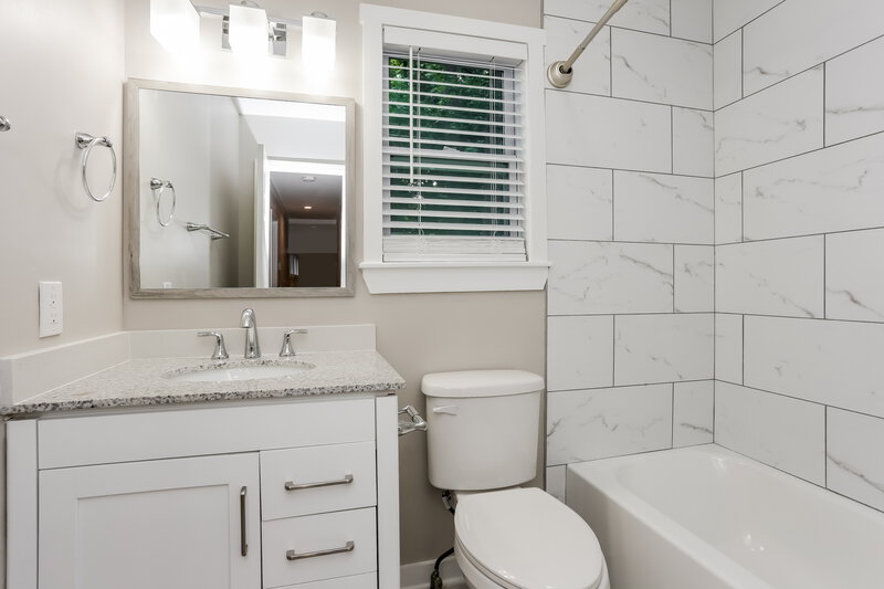 3,010/Mo, 2661 Deerfield Cir Marietta, GA 30064 Bathroom View