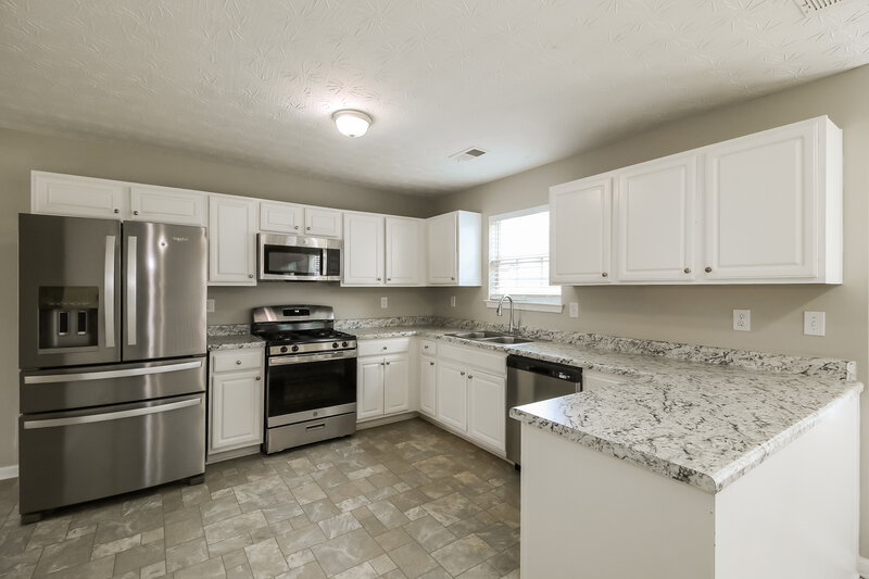 2,125/Mo, 80 Greenway Dr Covington, GA 30016 Kitchen View