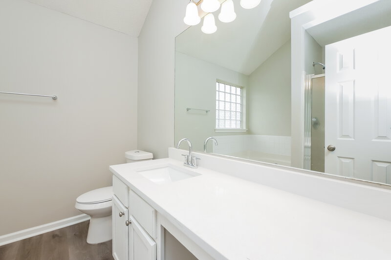 1,970/Mo, 5376 Sand Bar Ln Atlanta, GA 30349 Main Bathroom View
