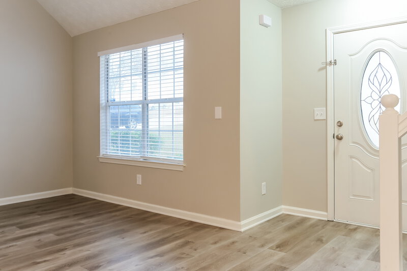 0/Mo, 2555 Greenville Way Decatur, GA 30034 Living Room View