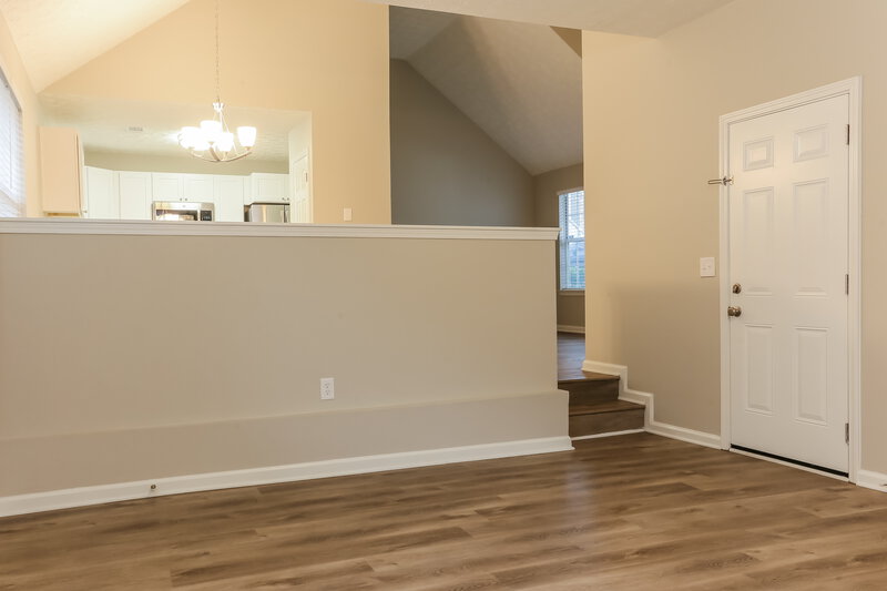 0/Mo, 2555 Greenville Way Decatur, GA 30034 Living Room View 3