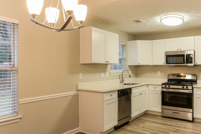 0/Mo, 2555 Greenville Way Decatur, GA 30034 Kitchen View