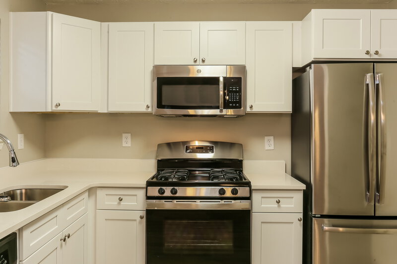 0/Mo, 2555 Greenville Way Decatur, GA 30034 Kitchen View 2