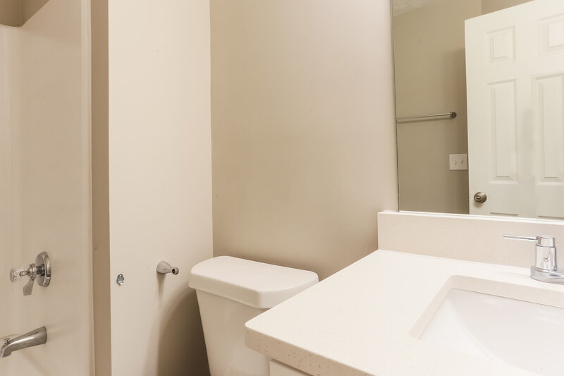 0/Mo, 2555 Greenville Way Decatur, GA 30034 Bathroom View