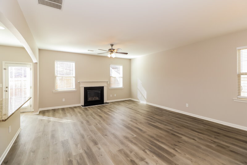 2,175/Mo, 233 Jefferson Ave Canton, GA 30114 Family Room View