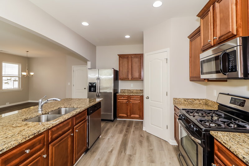 2,175/Mo, 233 Jefferson Ave Canton, GA 30114 Kitchen View 2