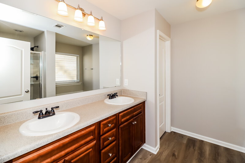 2,175/Mo, 233 Jefferson Ave Canton, GA 30114 Main Bathroom View