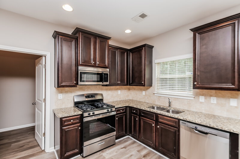 2,215/Mo, 7622 Absinth Dr Atlanta, GA 30349 Kitchen View