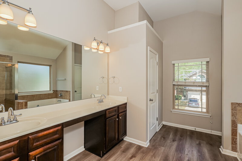 2,635/Mo, 7622 Absinth Dr Atlanta, GA 30349 Main Bathroom View
