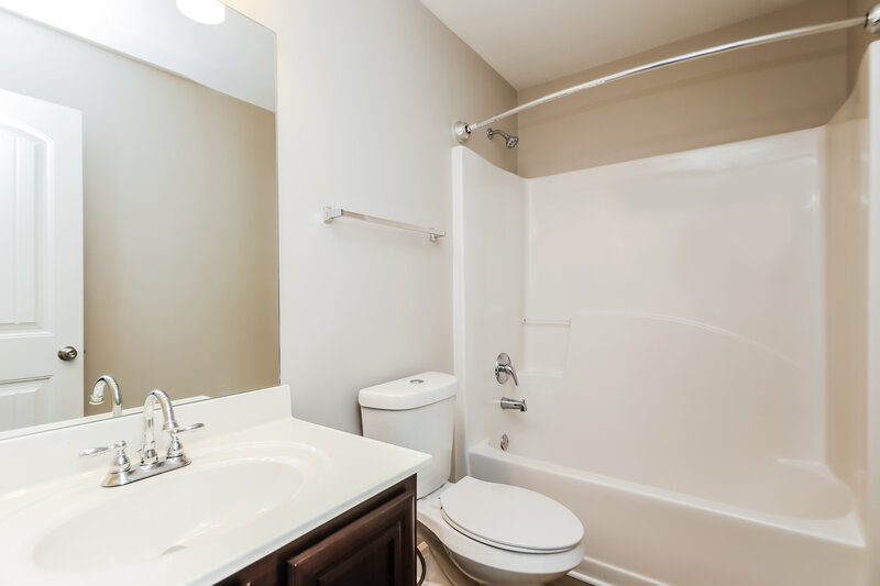 2,215/Mo, 7622 Absinth Dr Atlanta, GA 30349 Bathroom View 2