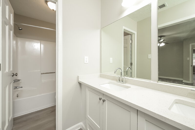 1,730/Mo, 1625 Sugar Plum Dr SW Conyers, GA 30094 Main Bathroom View