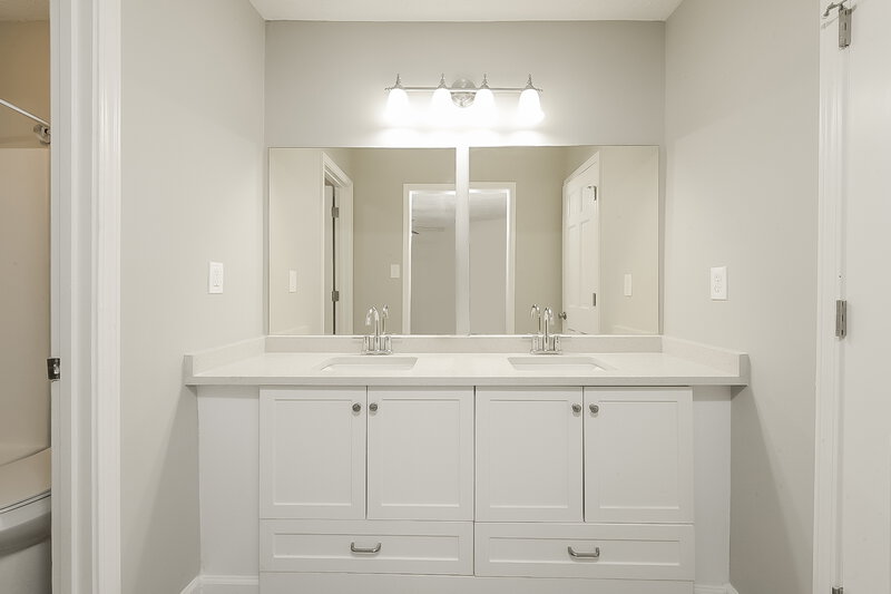 1,730/Mo, 1625 Sugar Plum Dr SW Conyers, GA 30094 Main Bathroom View 2