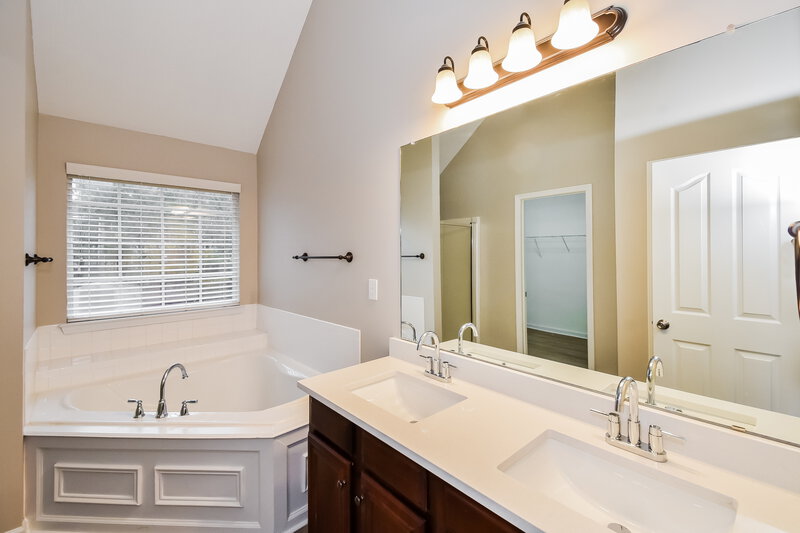 3,450/Mo, 4606 Whispering Winds Pl Douglasville, GA 30135 Main Bathroom View