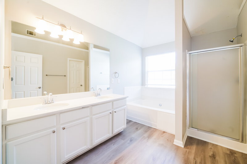 2,110/Mo, 6938 Foxmoor Way Douglasville, GA 30134 Main Bathroom View