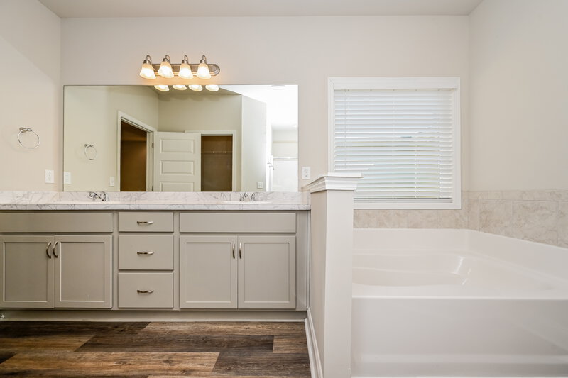 2,015/Mo, 172 Glynn Addy Dr Stockbridge, GA 30281 Main Bathroom View 2