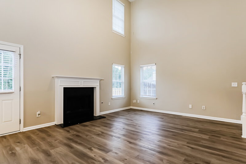 2,180/Mo, 2438 Garnet Ave Riverdale, GA 30296 Living Room View 2