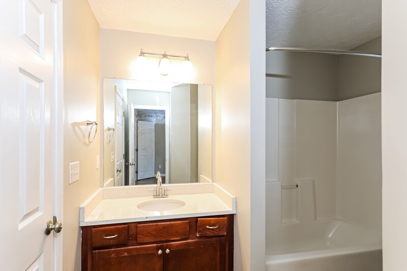 2,180/Mo, 2438 Garnet Ave Riverdale, GA 30296 Main Bathroom View