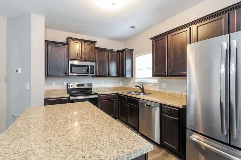 2,335/Mo, 2664 Calvary Dr Hampton, GA 30228 Kitchen View