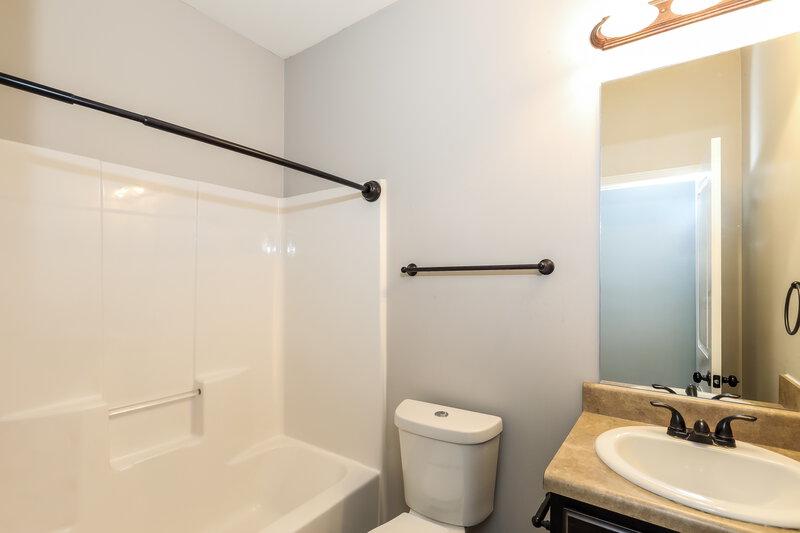 2,335/Mo, 2664 Calvary Dr Hampton, GA 30228 Bathroom View 2