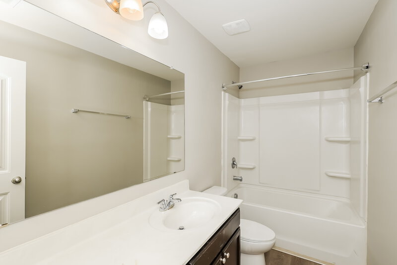 2,410/Mo, 520 Dasheill Ln Atlanta, GA 30349 Bathroom View