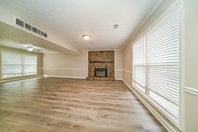 2,130/Mo, 4 Ironwood Ct Newnan, GA 30265 Living Room View