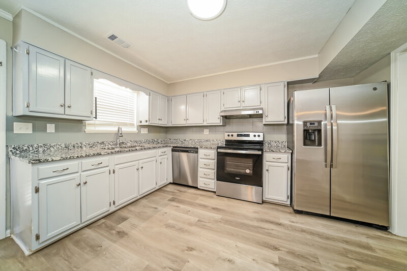 2,130/Mo, 4 Ironwood Ct Newnan, GA 30265 Kitchen View