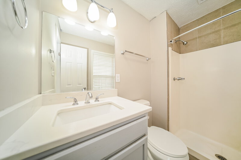 2,130/Mo, 4 Ironwood Ct Newnan, GA 30265 Main Bathroom View