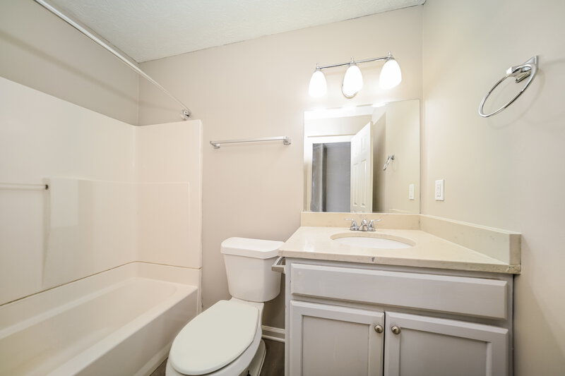 2,130/Mo, 4 Ironwood Ct Newnan, GA 30265 Bathroom View 2