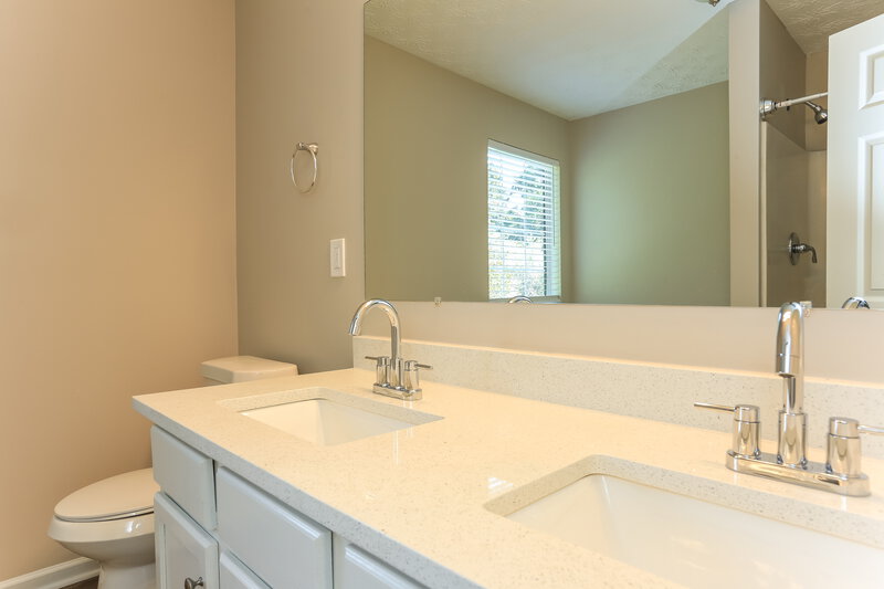 1,940/Mo, 1825 Cutters Mill Way Lithonia, GA 30058 Main Bathroom View