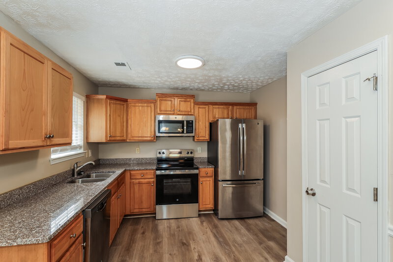 1,995/Mo, 4405 Gladewood Run Union City, GA 30291 Kitchen View