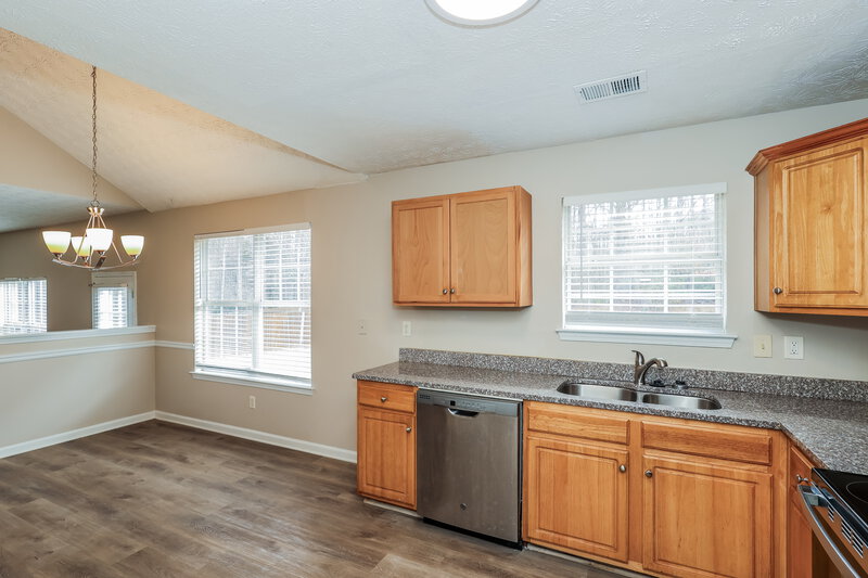 1,995/Mo, 4405 Gladewood Run Union City, GA 30291 Kitchen View 2