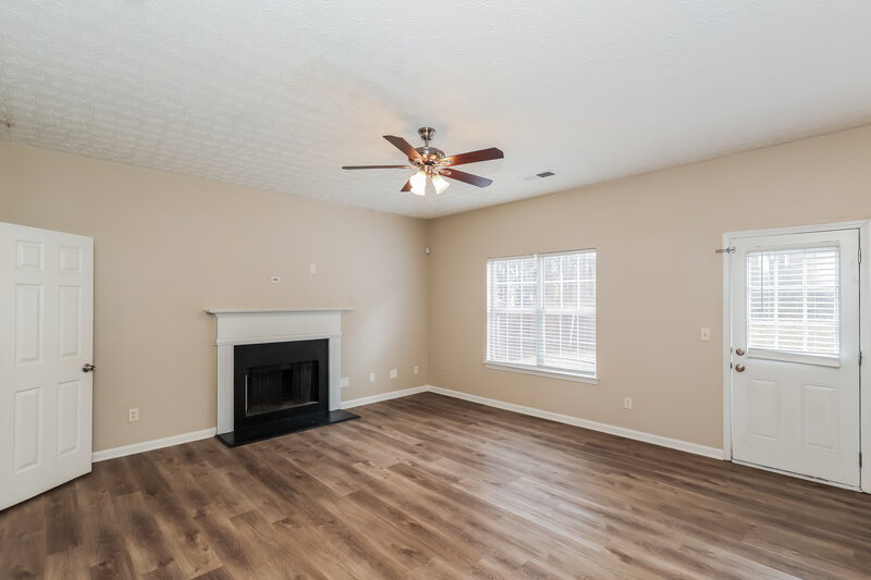 1,995/Mo, 4405 Gladewood Run Union City, GA 30291 Family Room View