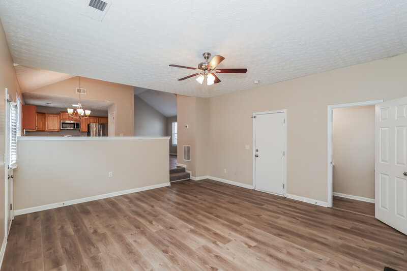 1,995/Mo, 4405 Gladewood Run Union City, GA 30291 Family Room View 2