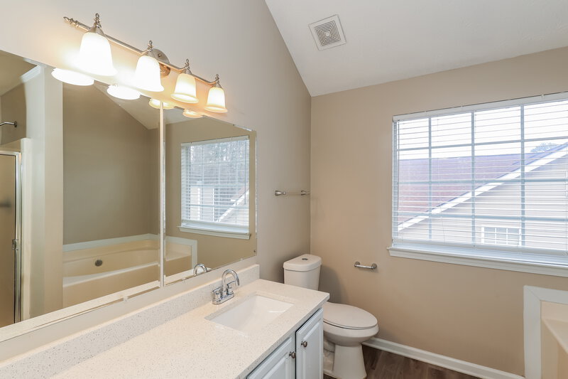 1,995/Mo, 4405 Gladewood Run Union City, GA 30291 Main Bathroom View