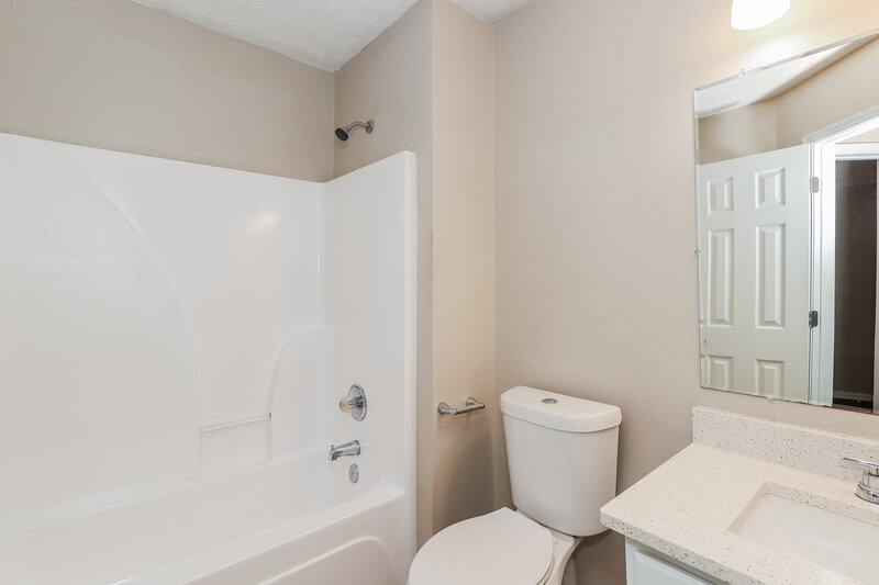1,995/Mo, 4405 Gladewood Run Union City, GA 30291 Bathroom View