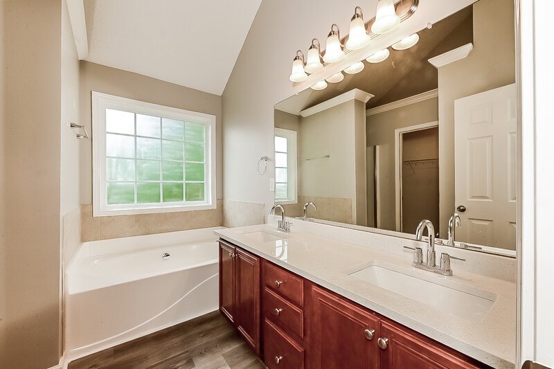 2,470/Mo, 414 Invector Ct Locust Grove, GA 30248 Main Bathroom View