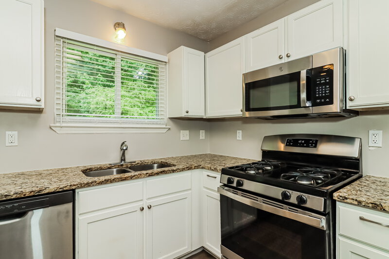 2,310/Mo, 4067 Keheley Glen Dr Marietta, GA 30066 Kitchen View 2