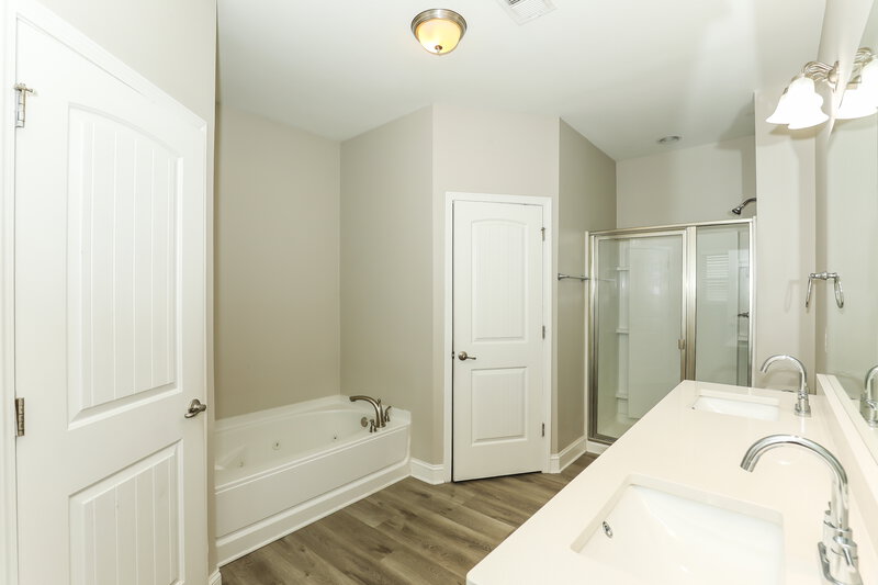 2,095/Mo, 231 Galway Ln Hampton, GA 30228 Main Bathroom View