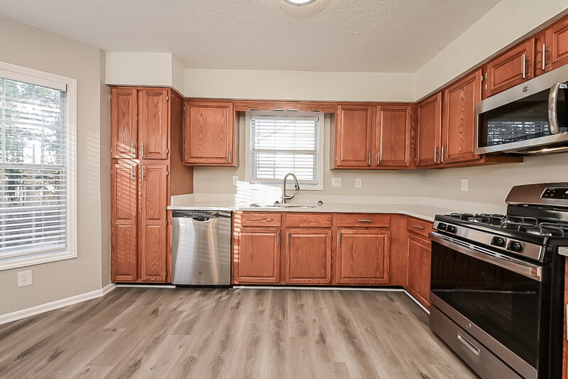 2,035/Mo, 543 Whaleys Lake Dr Jonesboro, GA 30238 Kitchen View 2