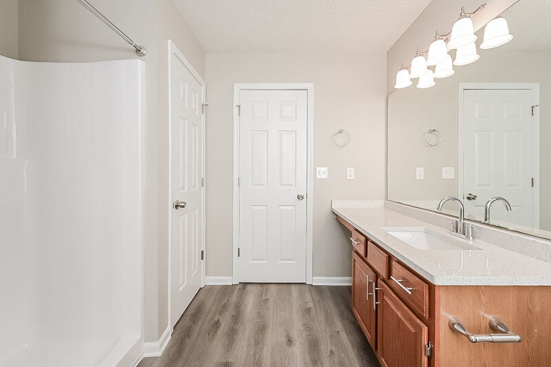 2,035/Mo, 543 Whaleys Lake Dr Jonesboro, GA 30238 Main Bathroom View