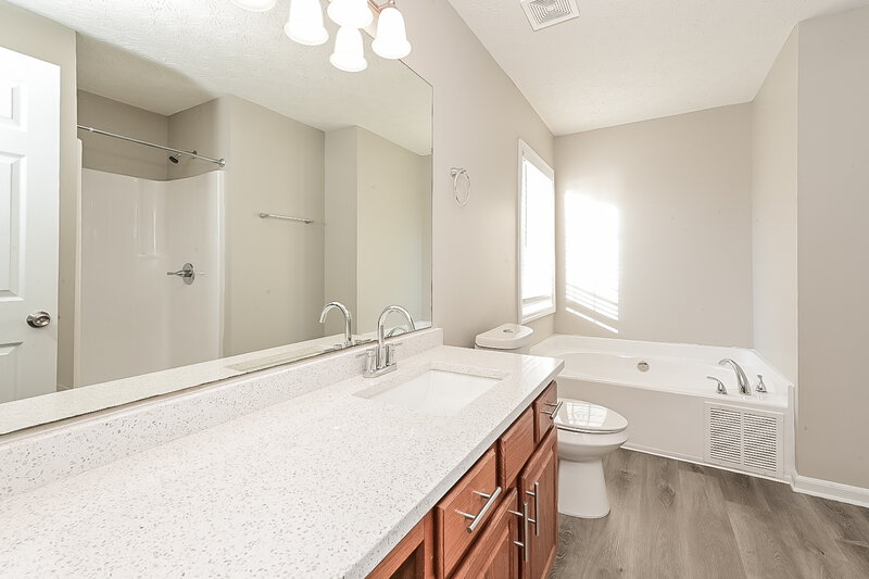 2,035/Mo, 543 Whaleys Lake Dr Jonesboro, GA 30238 Main Bathroom View 2