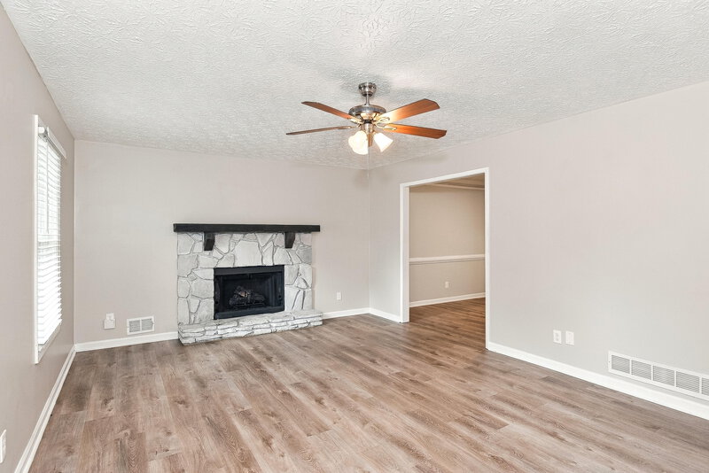 2,320/Mo, 2920 Sandstone Trail Marietta, GA 30064 Living Room View 2